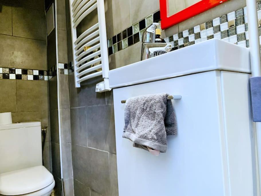 Apartment Le Mini Nook - Metro 9 Robespierre Porte De Paris *